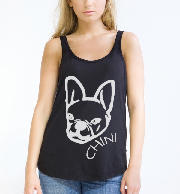 Camiseta de tirantes de chica en color negro, con el modelo "Chini".